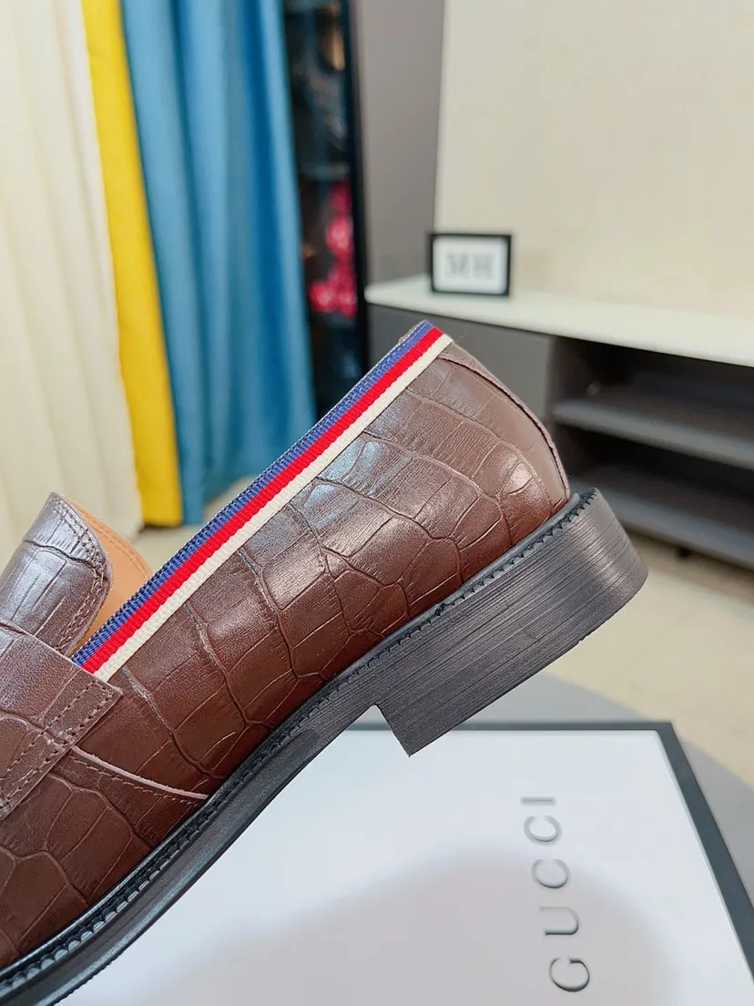 Men's shoes💰520🌸🌸【GUCCi】Original calfskin, water-dyed cowhide lining, original outsole, men's and women's fashion, formal casual leather shoes, slip-on men's and women's shoes series, young fashion, European and American trends, British style, random matching, comfortable feet, standard code: men's size 38-44 (45 can be customized)\nGrade: same style as the official website, original quality